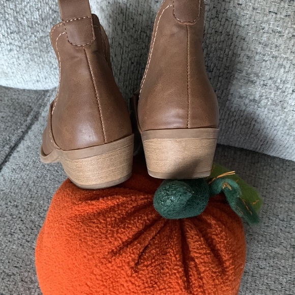 Universal Thread Booties - Picture 3 of 4